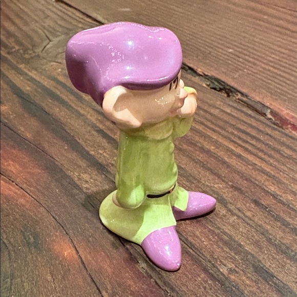 Vintage Japan Walt Disney 3" Ceramic Figure Snow White 7 Dwarfs - Dopey - Picture 4 of 6